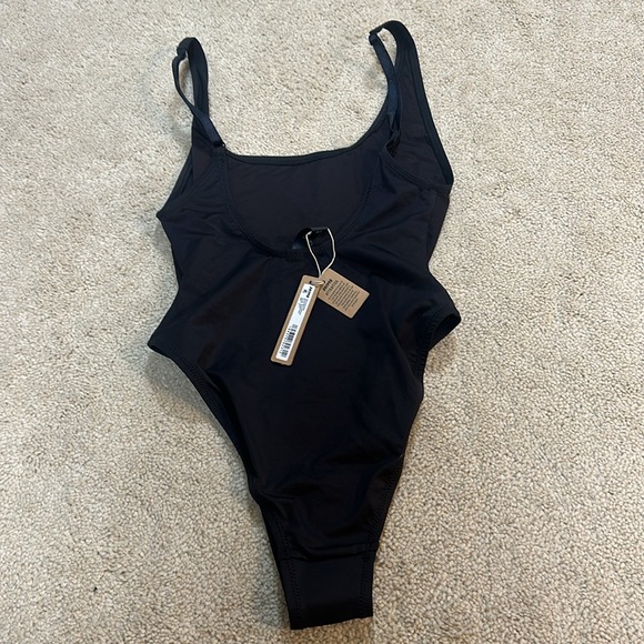 NWT Skims Black Scoop Neck One Piece Small or Medium - Picture 6 of 6